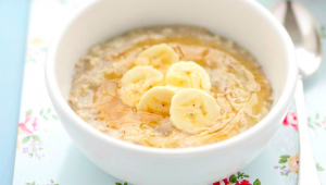 healthy porridge breakfast
